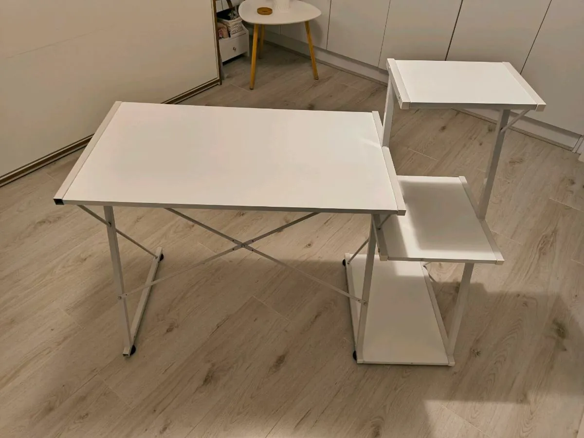 Large desk in perfect condition