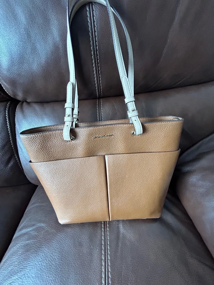 Michael Kors bag and purse - Image 1