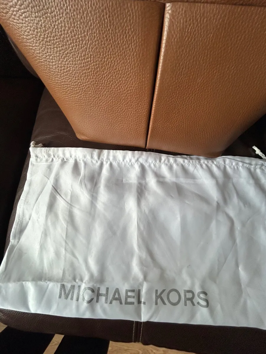 Michael Kors bag and purse - Image 2