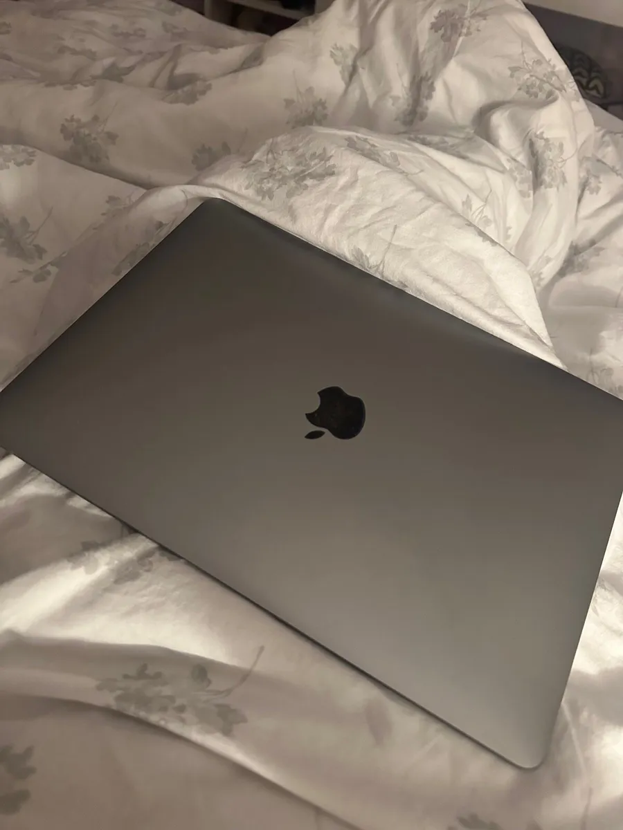 MacBook Air 13” - Image 1