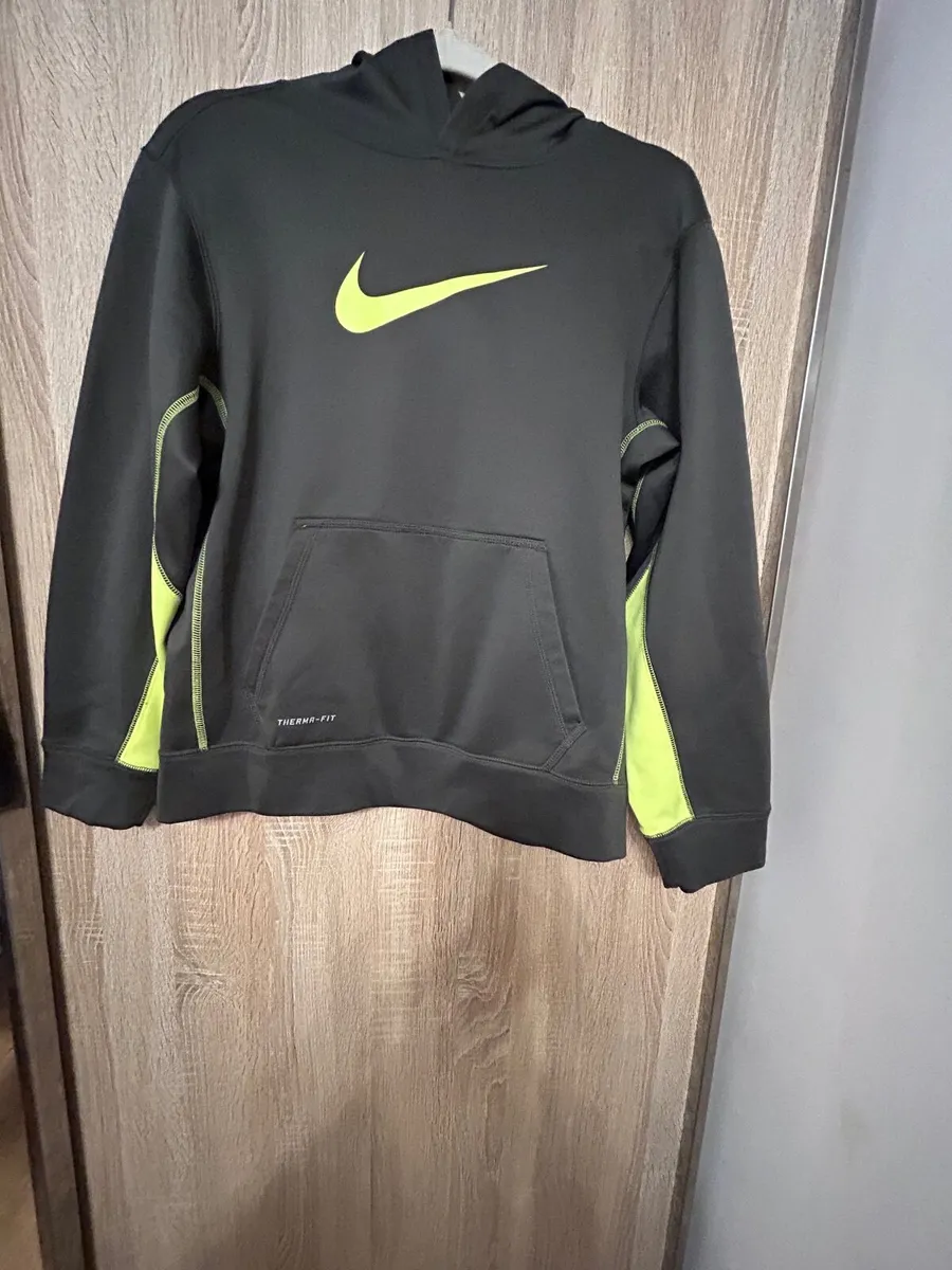 Nike hoodie size 13-15 years - Image 1