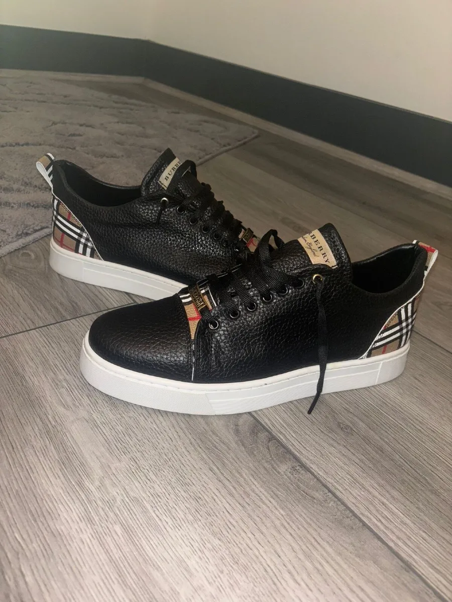 Men’s converse trainers size 9 worn a few times 50 - Image 2