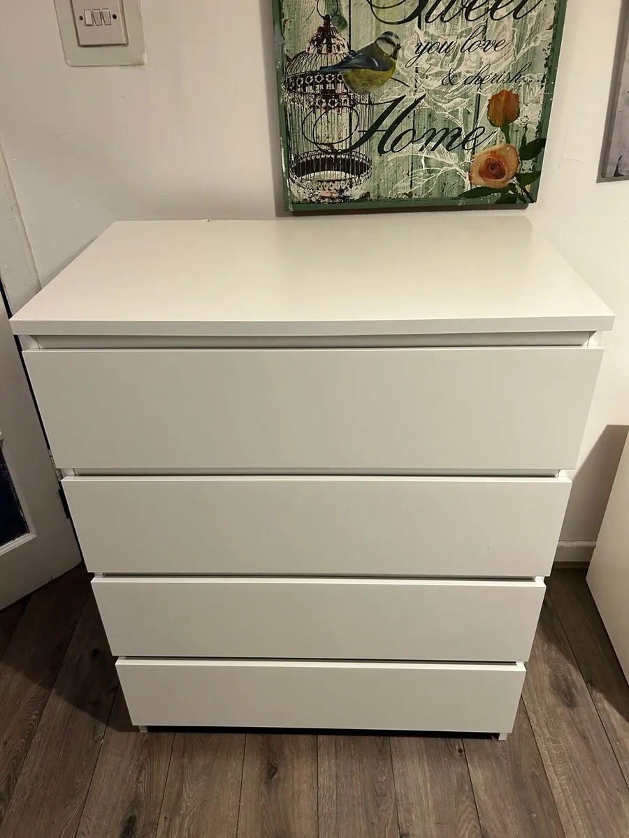 White chest of drawers