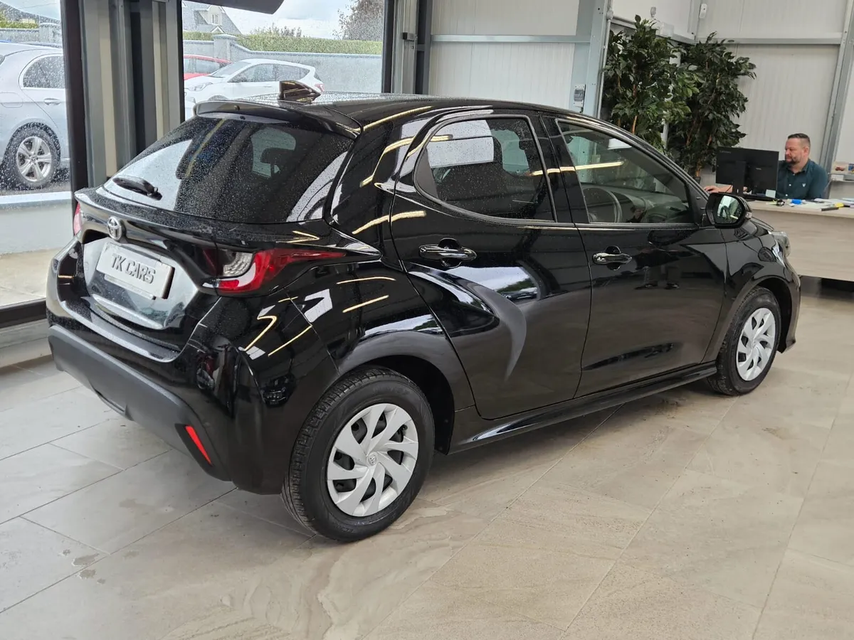 201 TOYOTA YARIS 1.0 PETROL  5-DOOR - Image 4