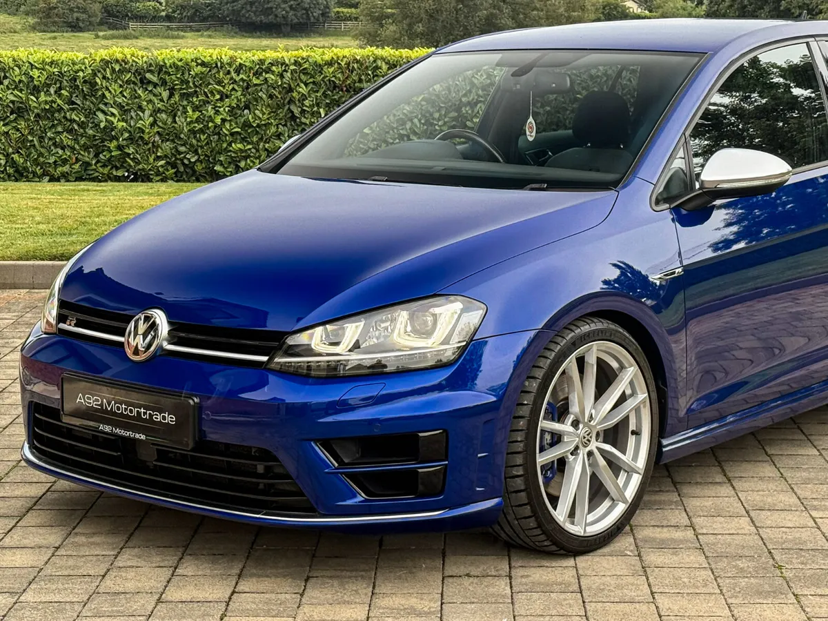 2016 Volkswagen Golf R - Image 3