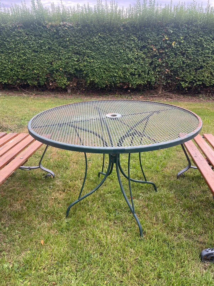 Garden table - Image 2