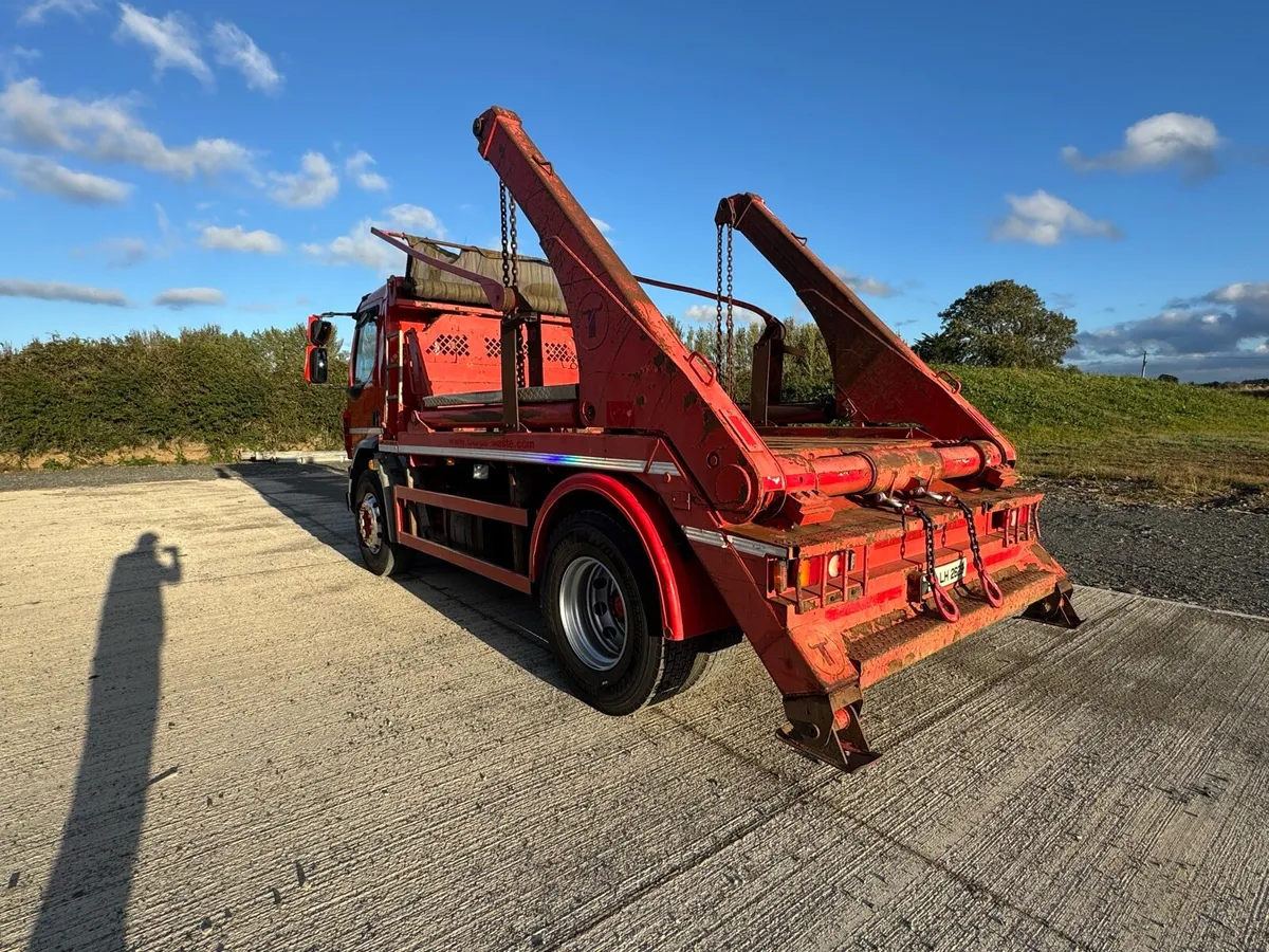 2015 DAF LF 220 Skip Truck - **Finance Available** - Image 3