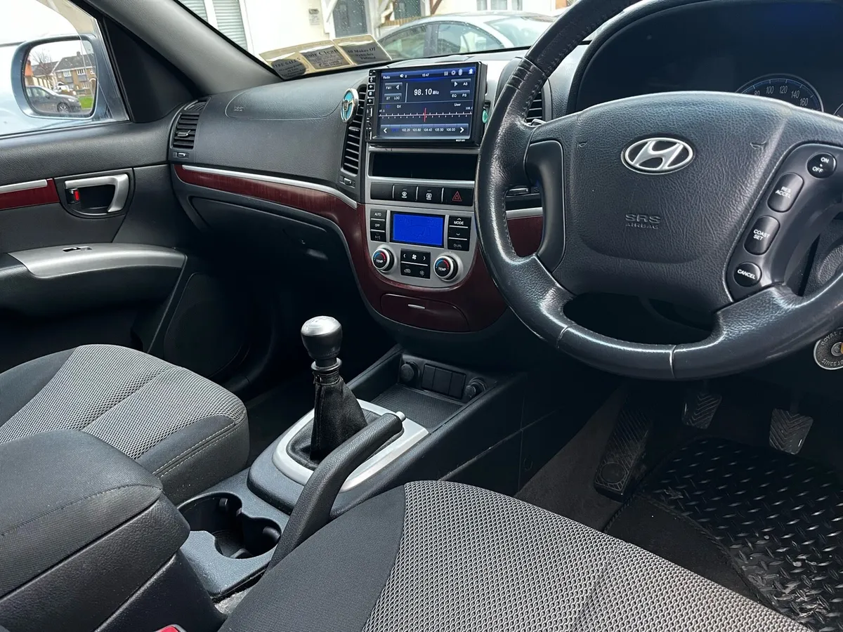 2010 Hyundai Santa Fe 7 Seater - Image 2