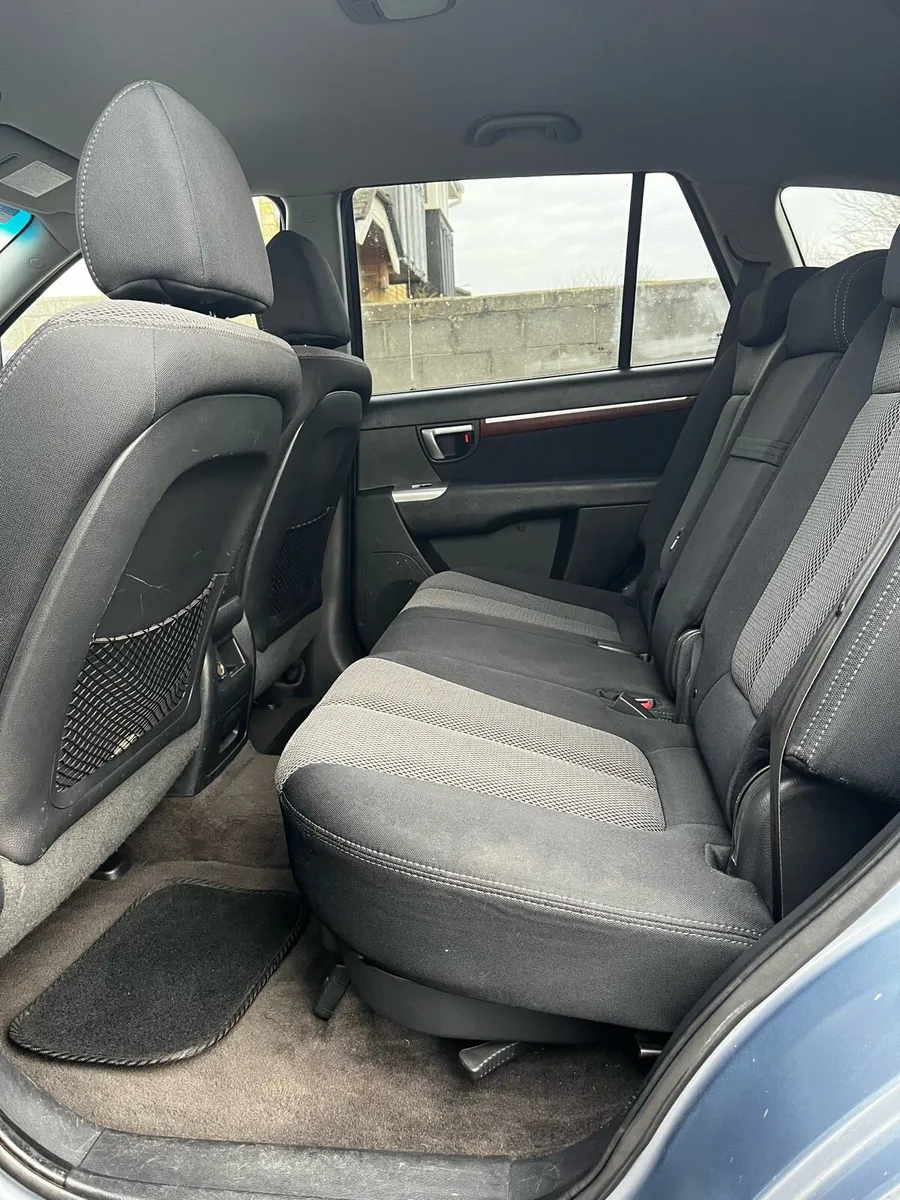 2010 Hyundai Santa Fe 7 Seater - Image 4