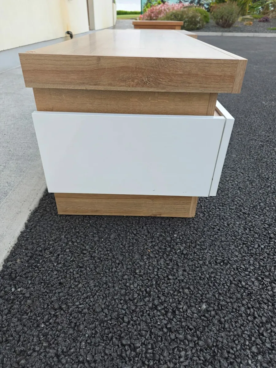 TV unit - Image 2