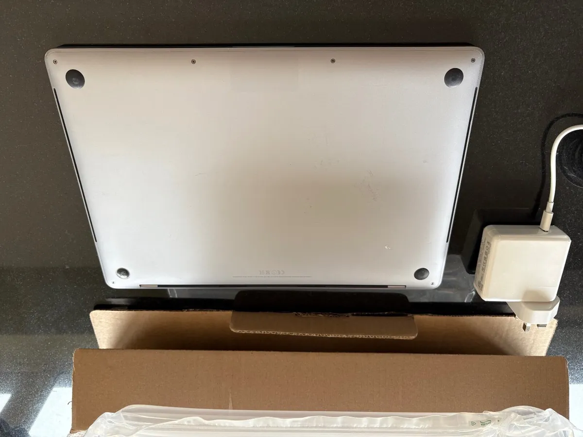 Apple MacBook Pro 15.4" TouchBar -500GB SSD, 16GB, - Image 4
