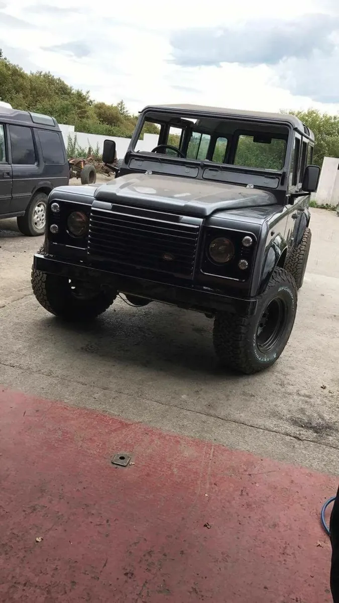 Land Rover Defender TD5 XS (crew cab) - Image 3