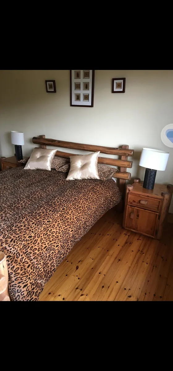 Bed. 2 lockers and dressing table - Image 3