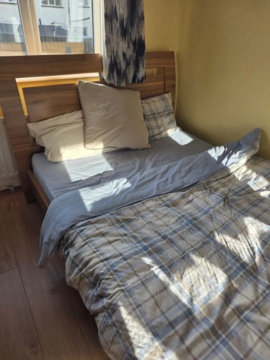Wooden double bed - Image 2
