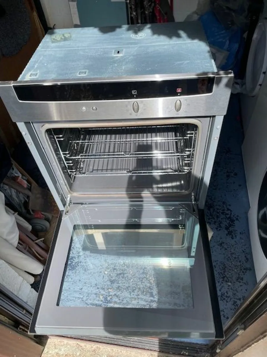 Neff integrated oven and Neff hob. - Image 2