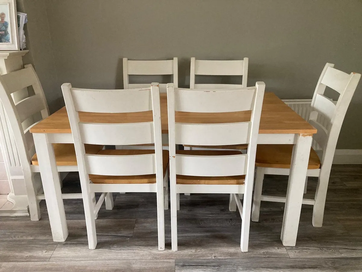 Table and chairs - Image 2