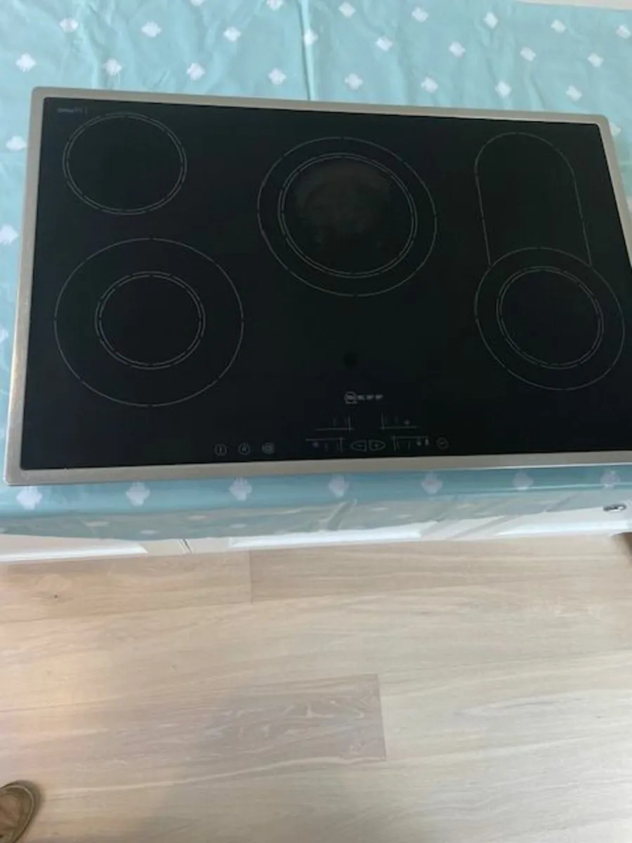 Neff integrated oven and Neff hob. - Image 3
