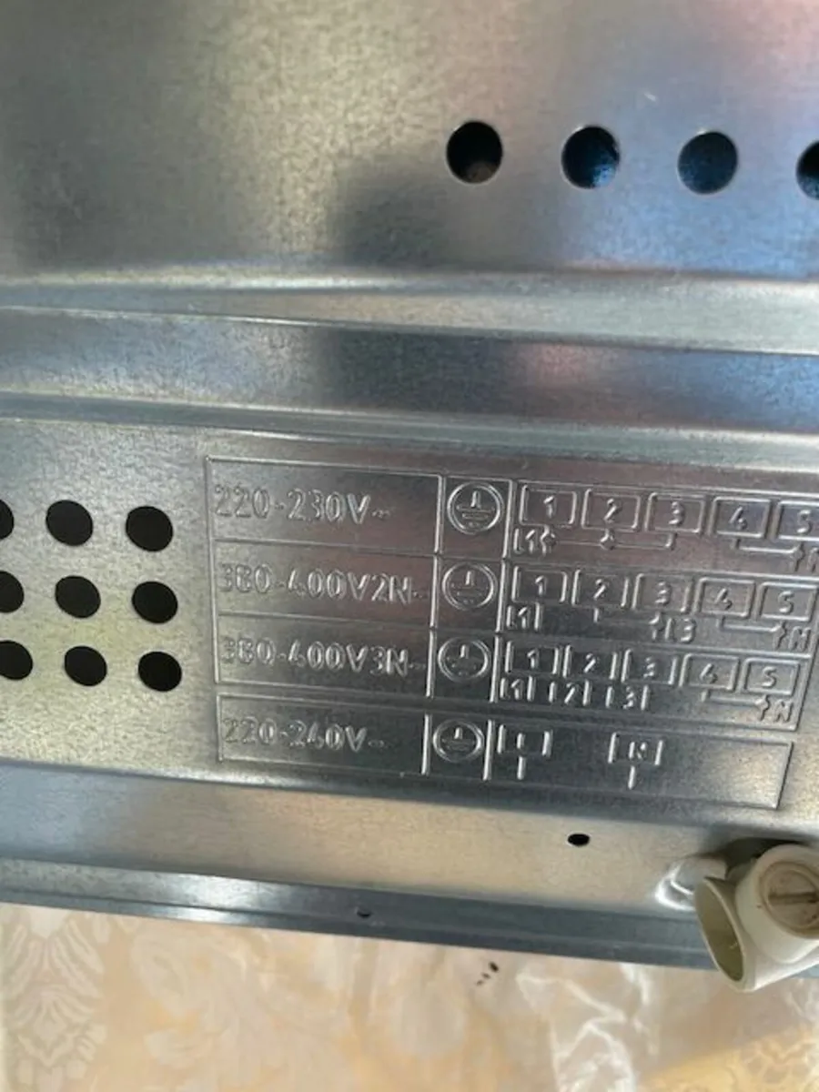 Neff integrated oven and Neff hob. - Image 4