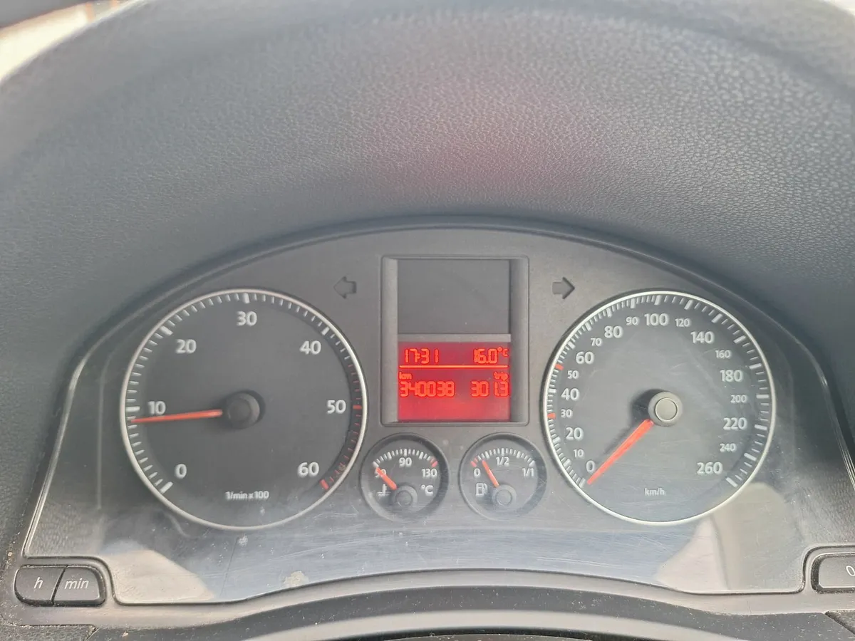 Volkswagen Jetta 2009 - Image 4