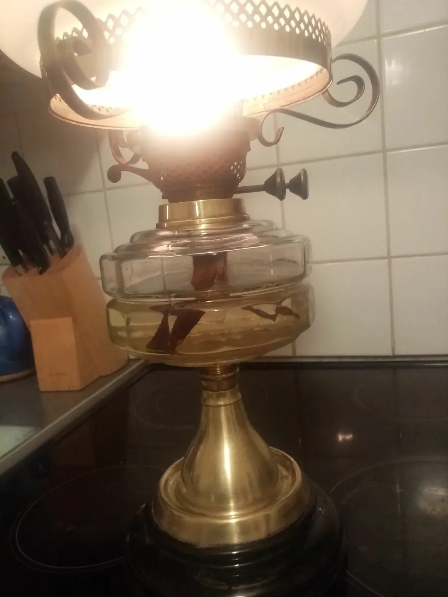 Tiffany Shade, vintage oil Lamp - Image 3