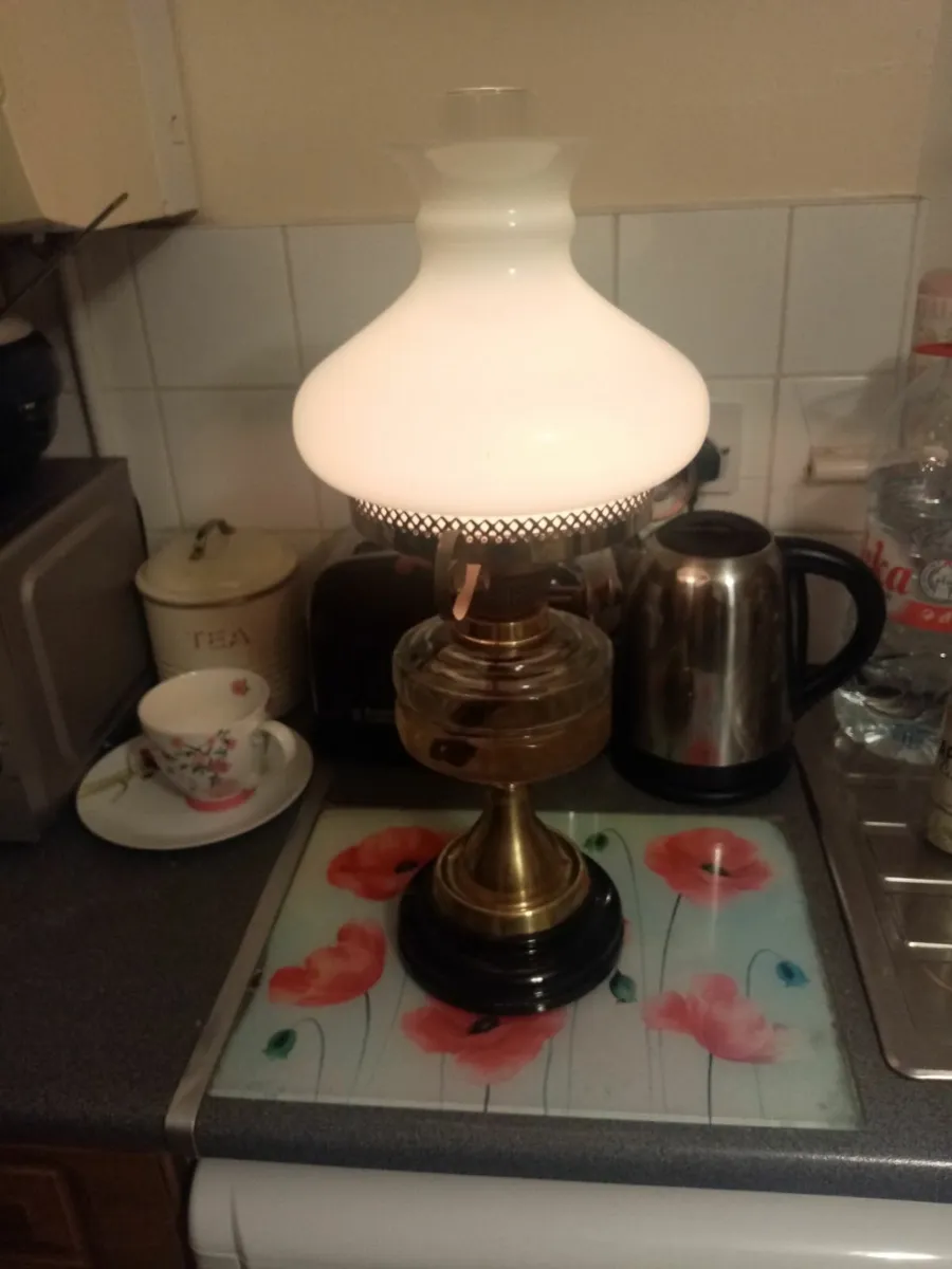 Tiffany Shade, vintage oil Lamp - Image 4