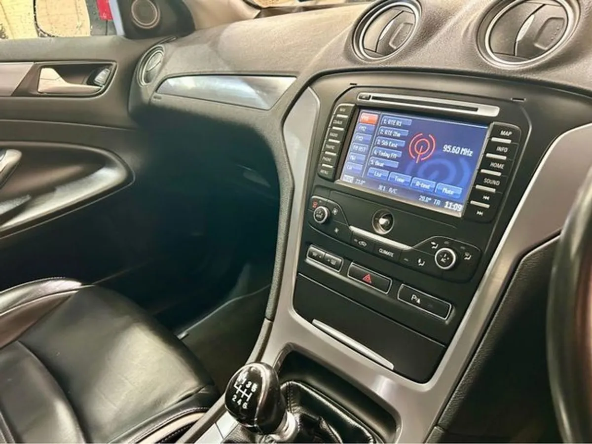 Ford Mondeo Titanium Plus 2.0 TD 140 140PS M6 4 - Image 2