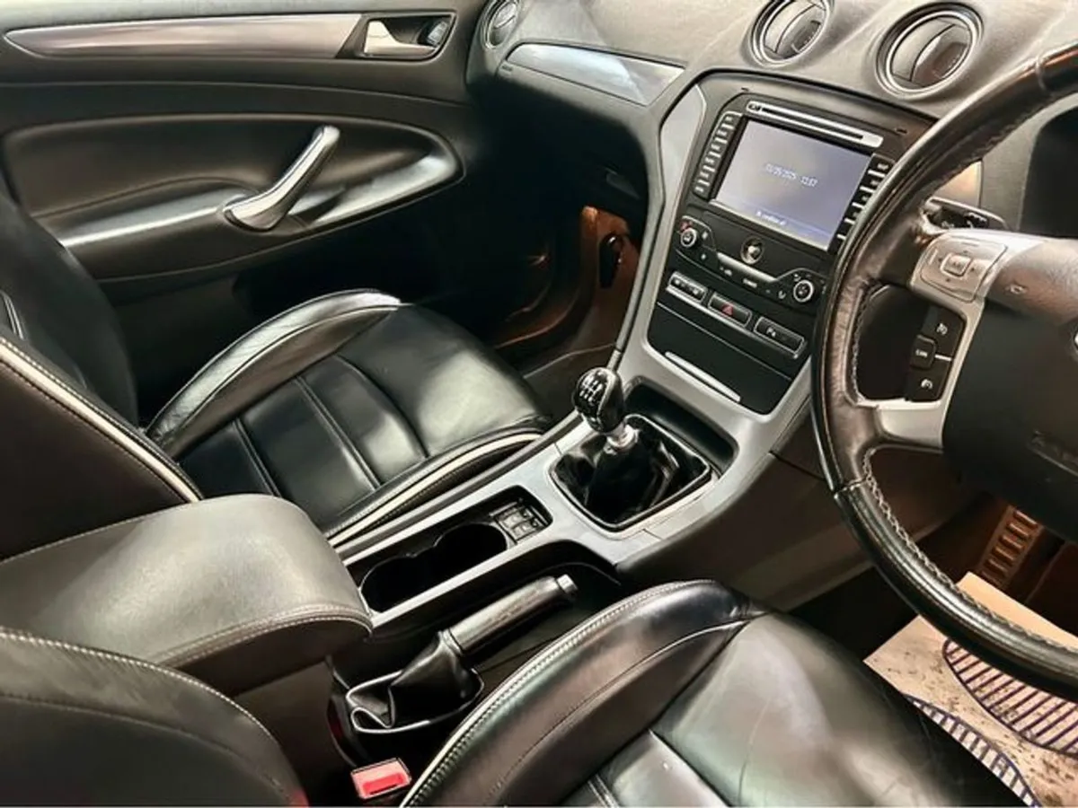 Ford Mondeo Titanium Plus 2.0 TD 140 140PS M6 4 - Image 3