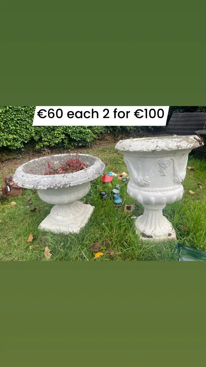 2 concrete plant pots