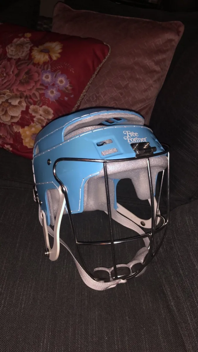 Hurling helmet - Image 1