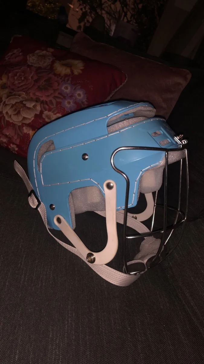 Hurling helmet - Image 2