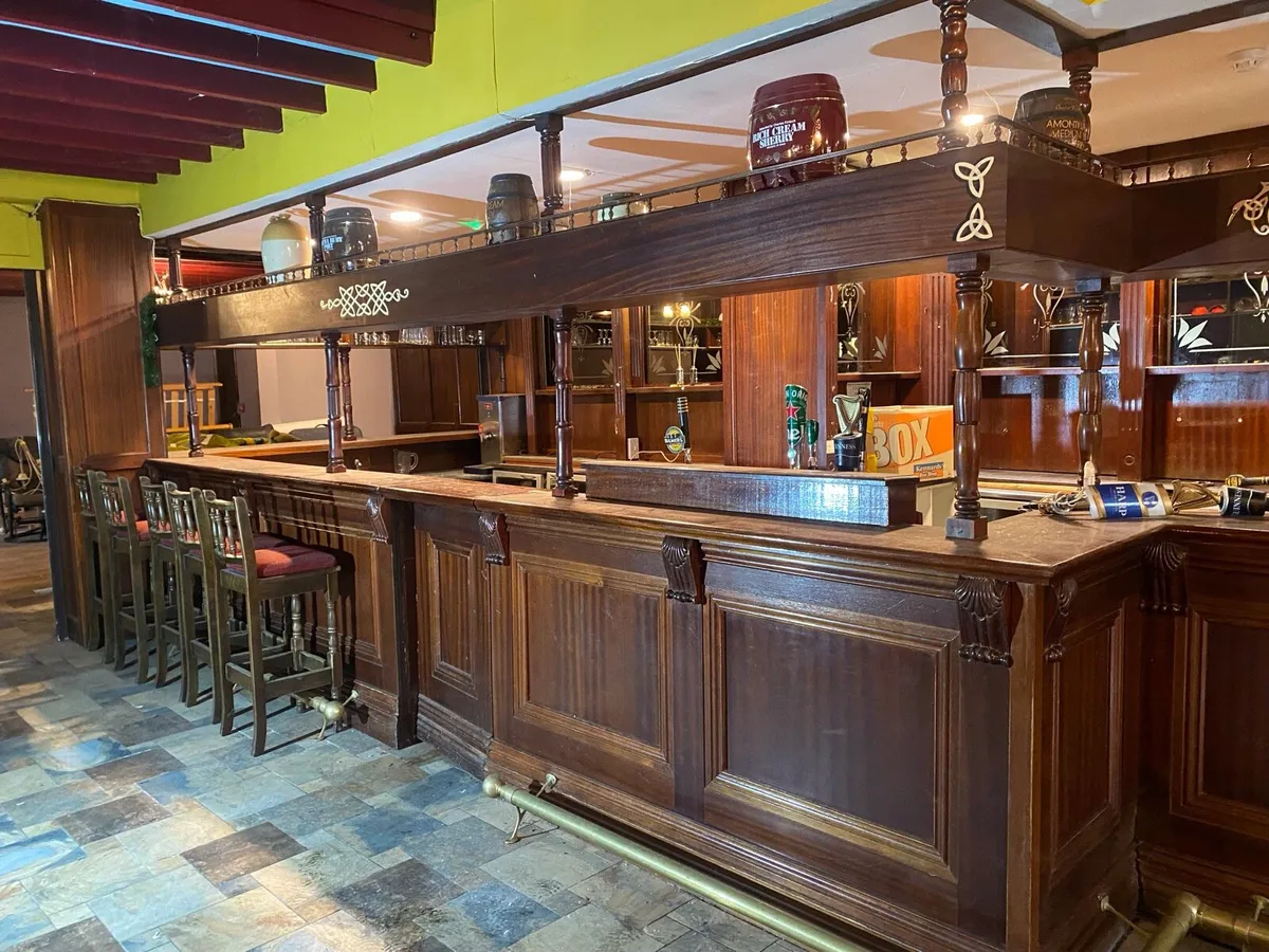 Bar and contents for sale - Image 1