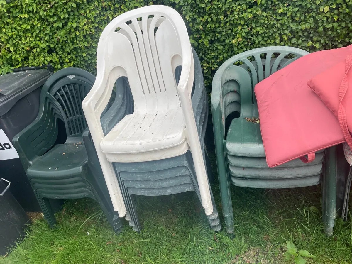 Garden plastic chairs - Image 1