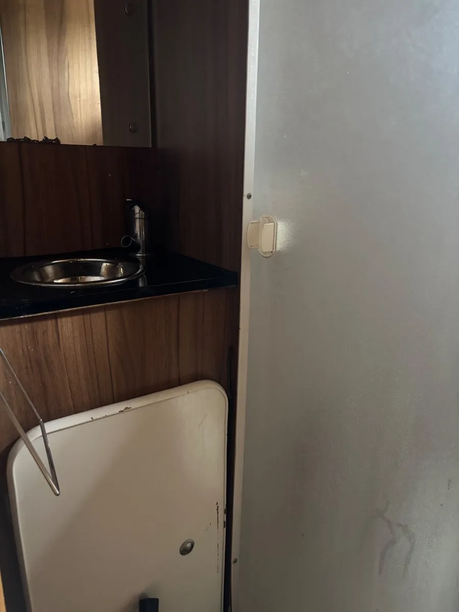 Renault  2005 Horse box for sale . - Image 2