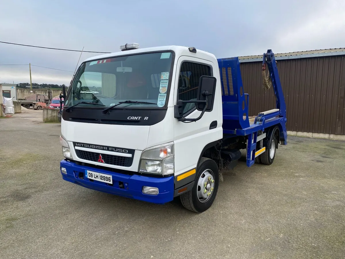 Mitsubishi 7.5T Fuso Skip Truck - Image 2