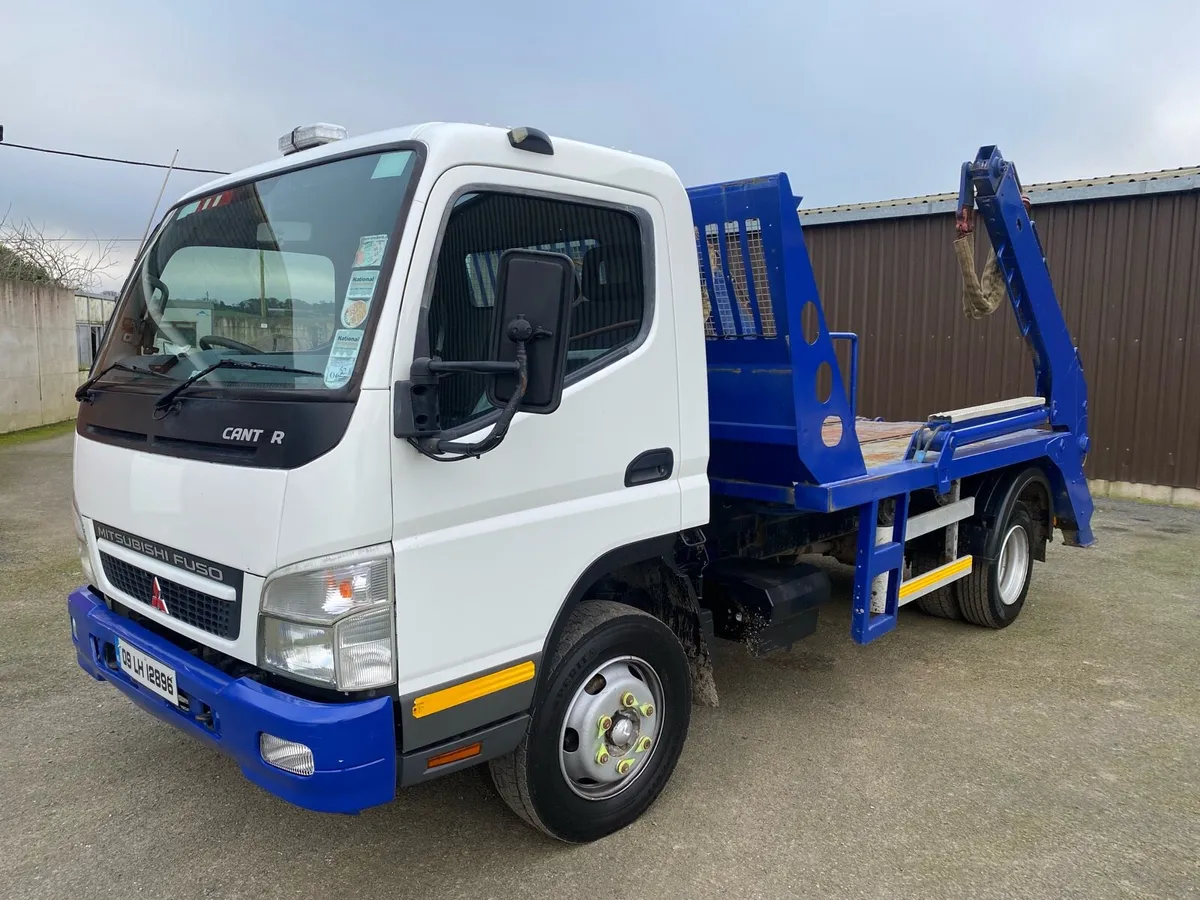 Mitsubishi 7.5T Fuso Skip Truck - Image 4