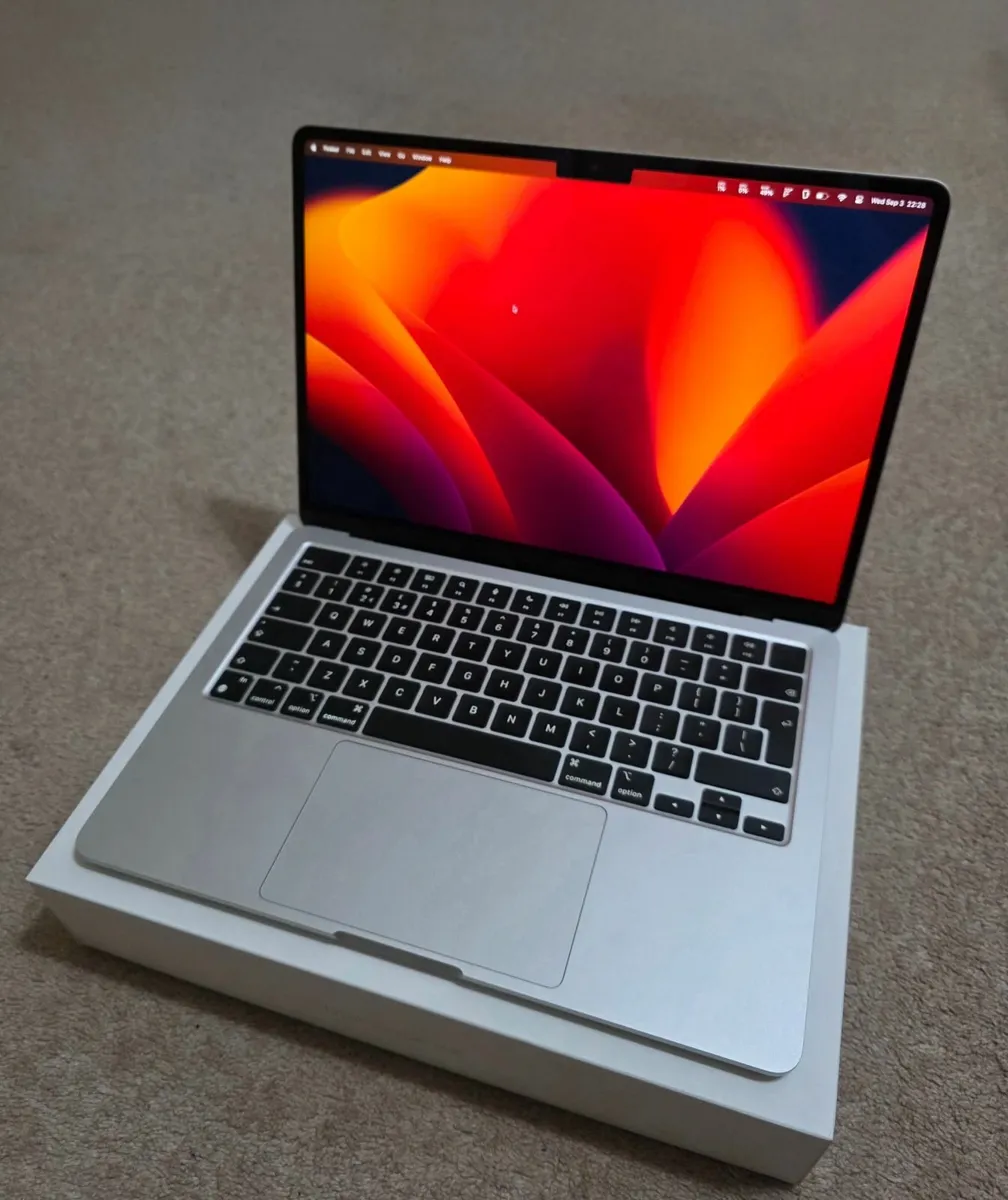 MacBook Air M2 - Image 1