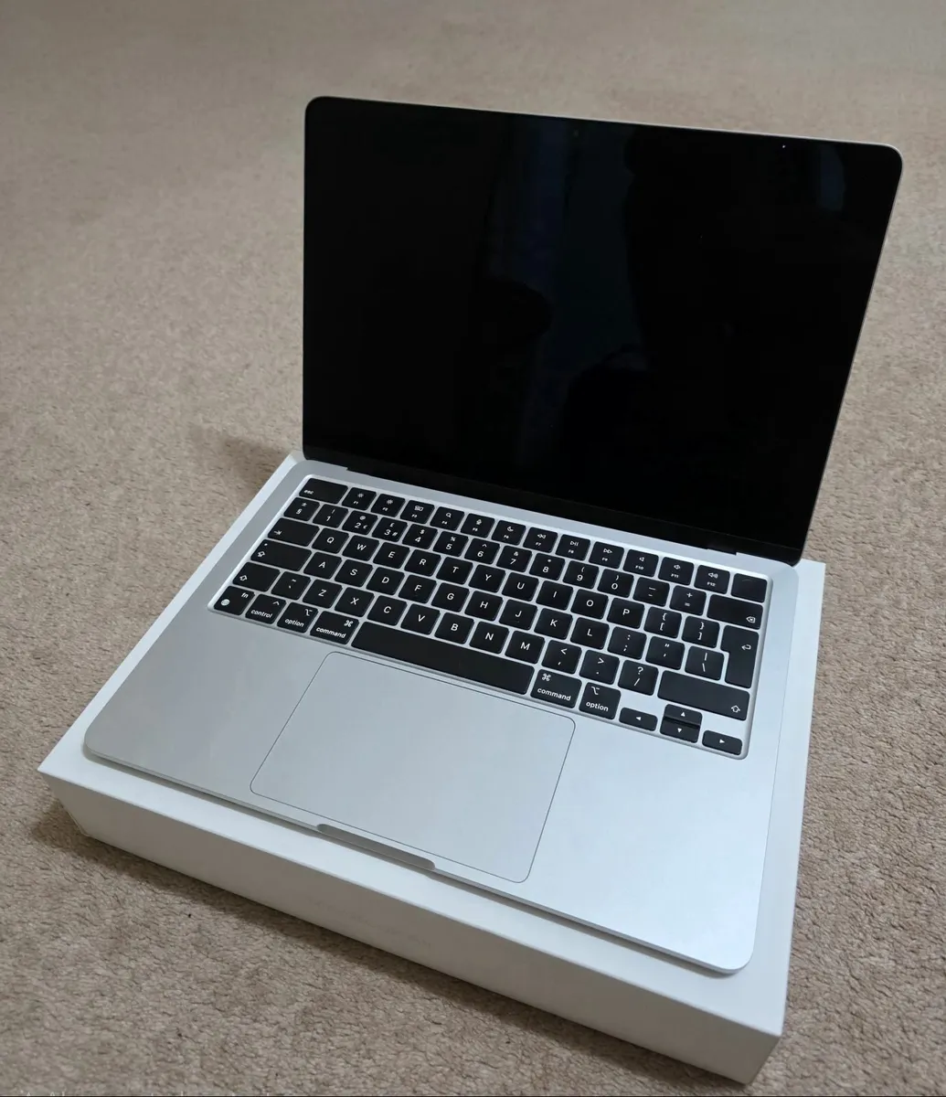 MacBook Air M2 - Image 2