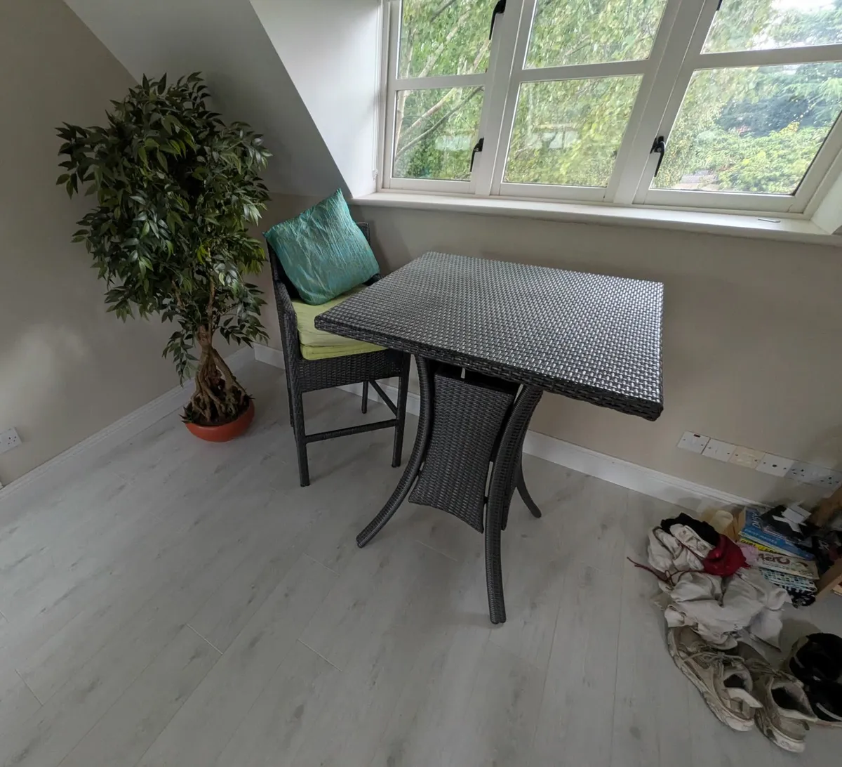 Table and 2 chairs (suitable for outdoors) - Image 1