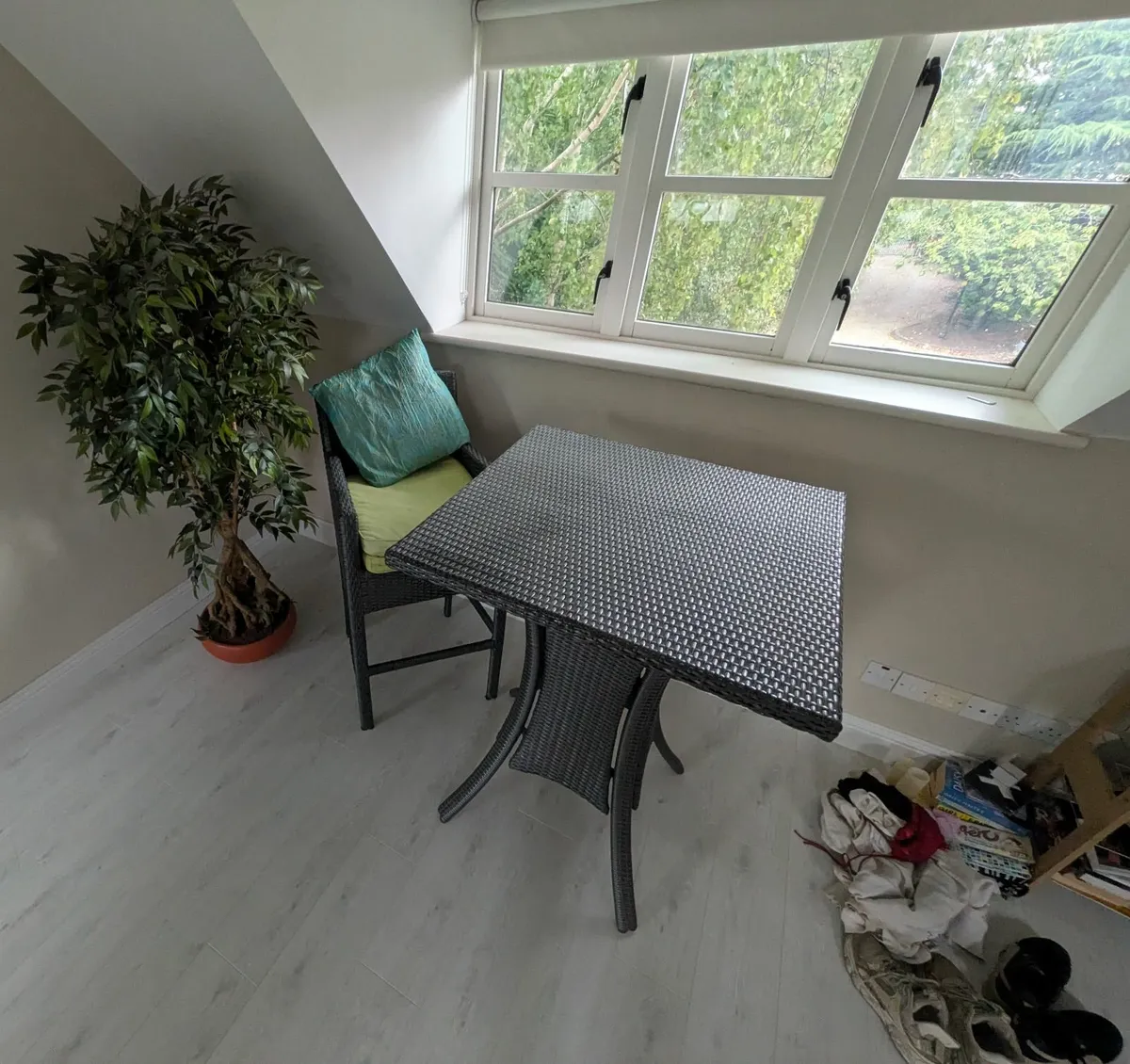 Table and 2 chairs (suitable for outdoors) - Image 2
