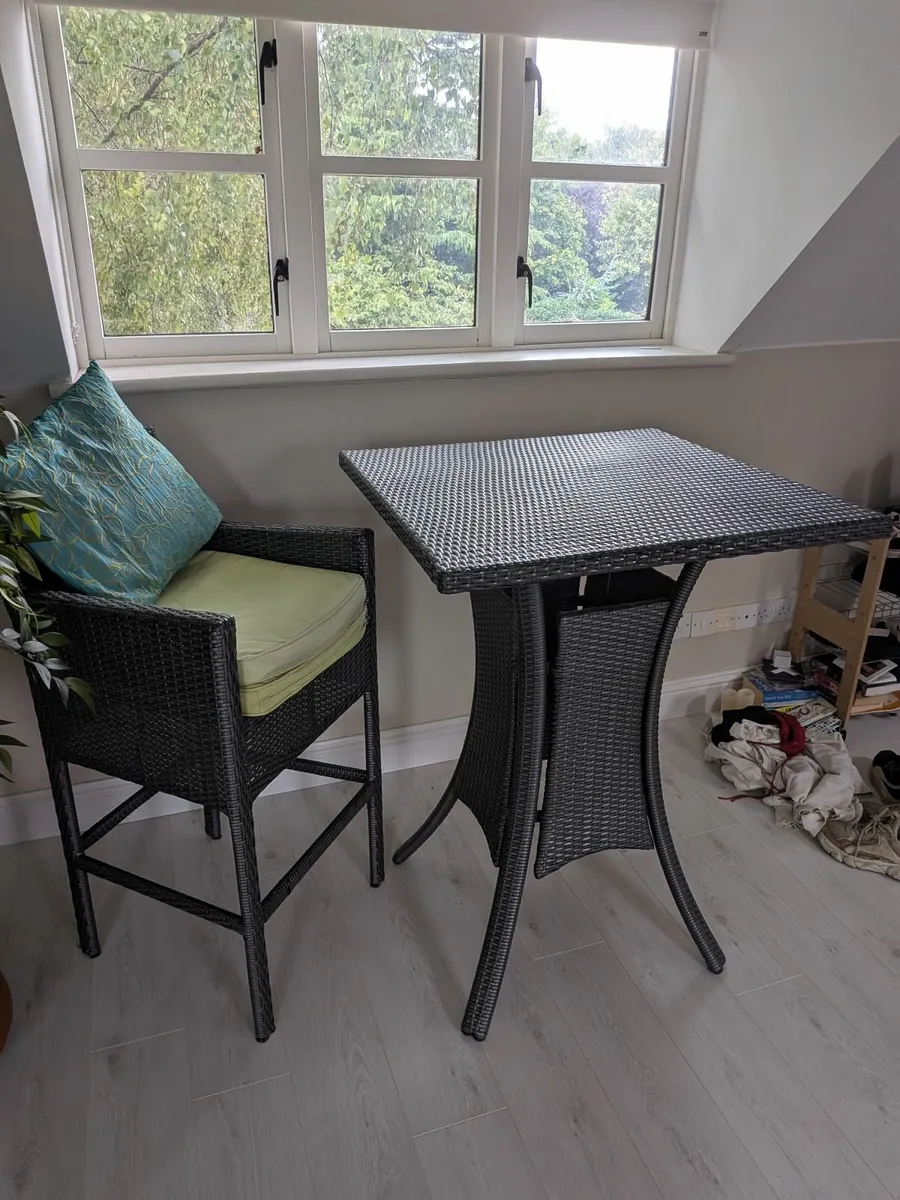 Table and 2 chairs (suitable for outdoors) - Image 3