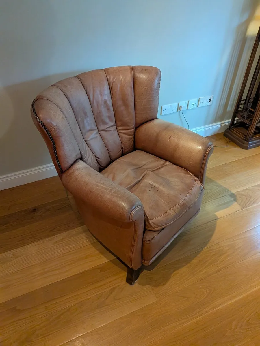Barrel-back vintage-style armchair - Image 1