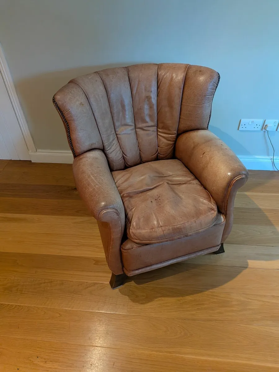 Barrel-back vintage-style armchair - Image 2