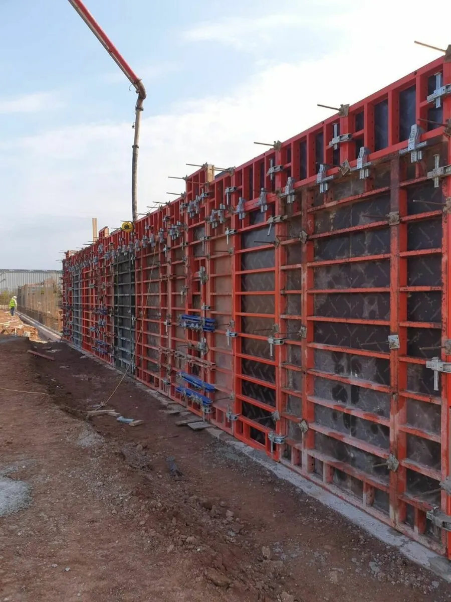 Shuttering walls