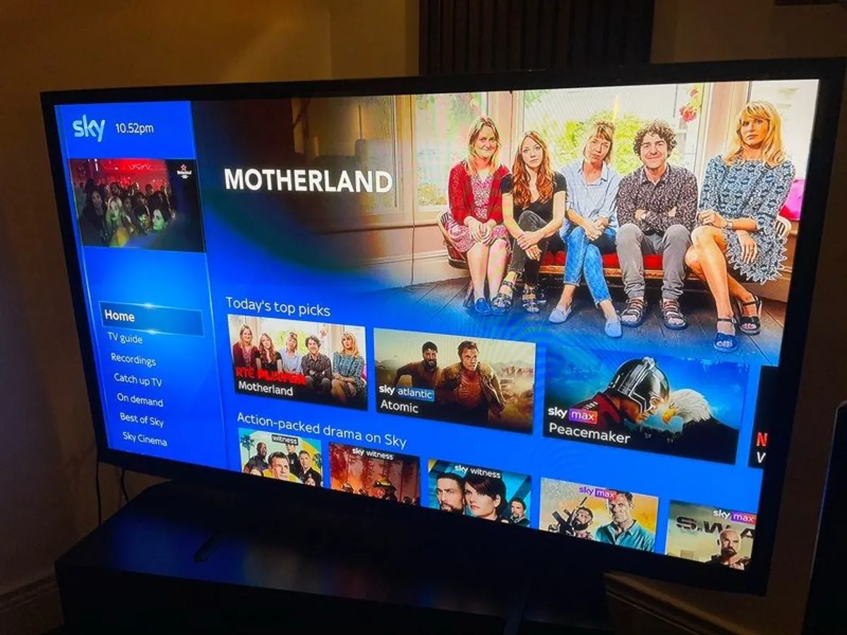 60" LG tv - Image 2