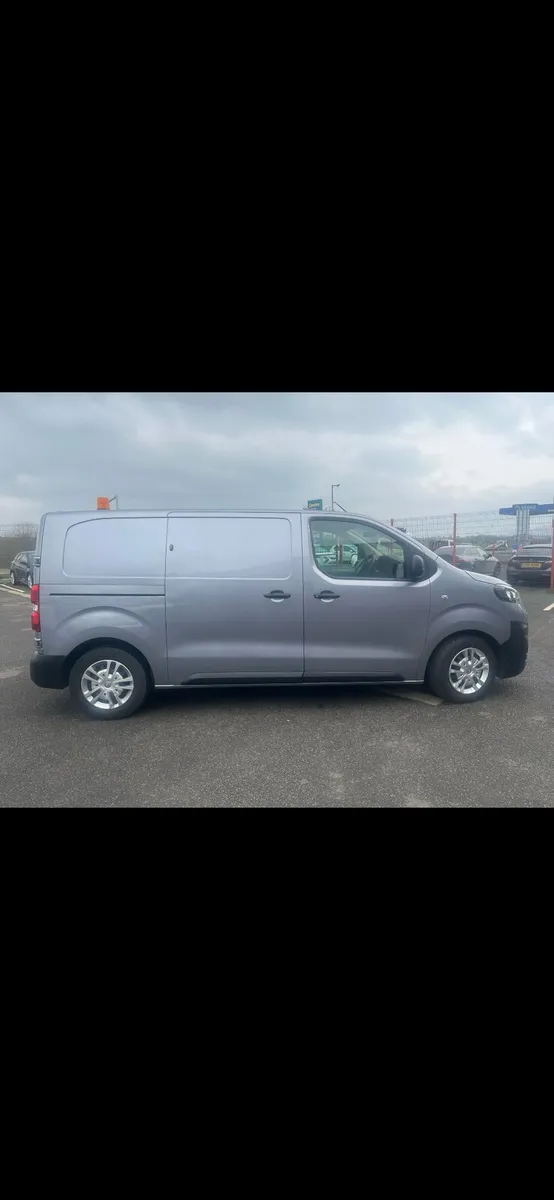 2020 vaxhaull vivaro - Image 2