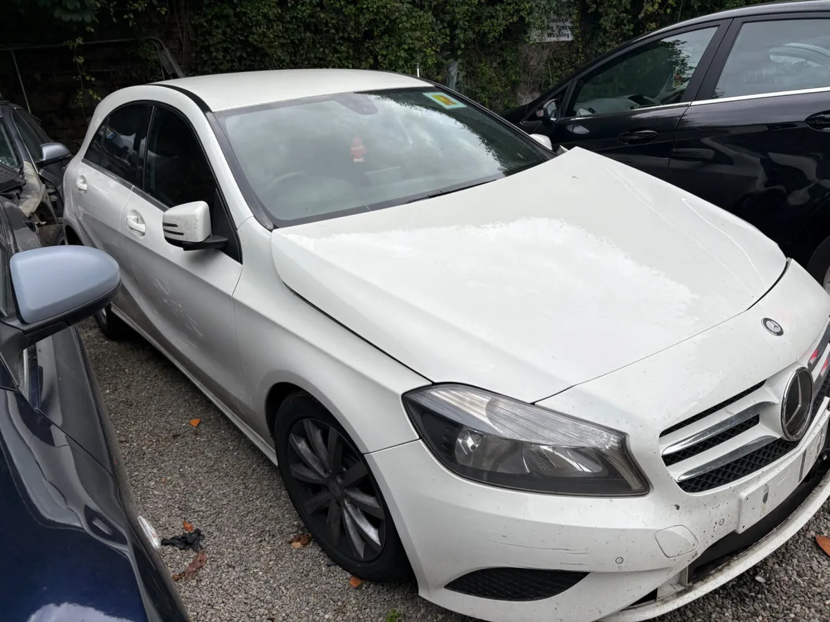 15 MERCEDES A200 SPORT - Image 1