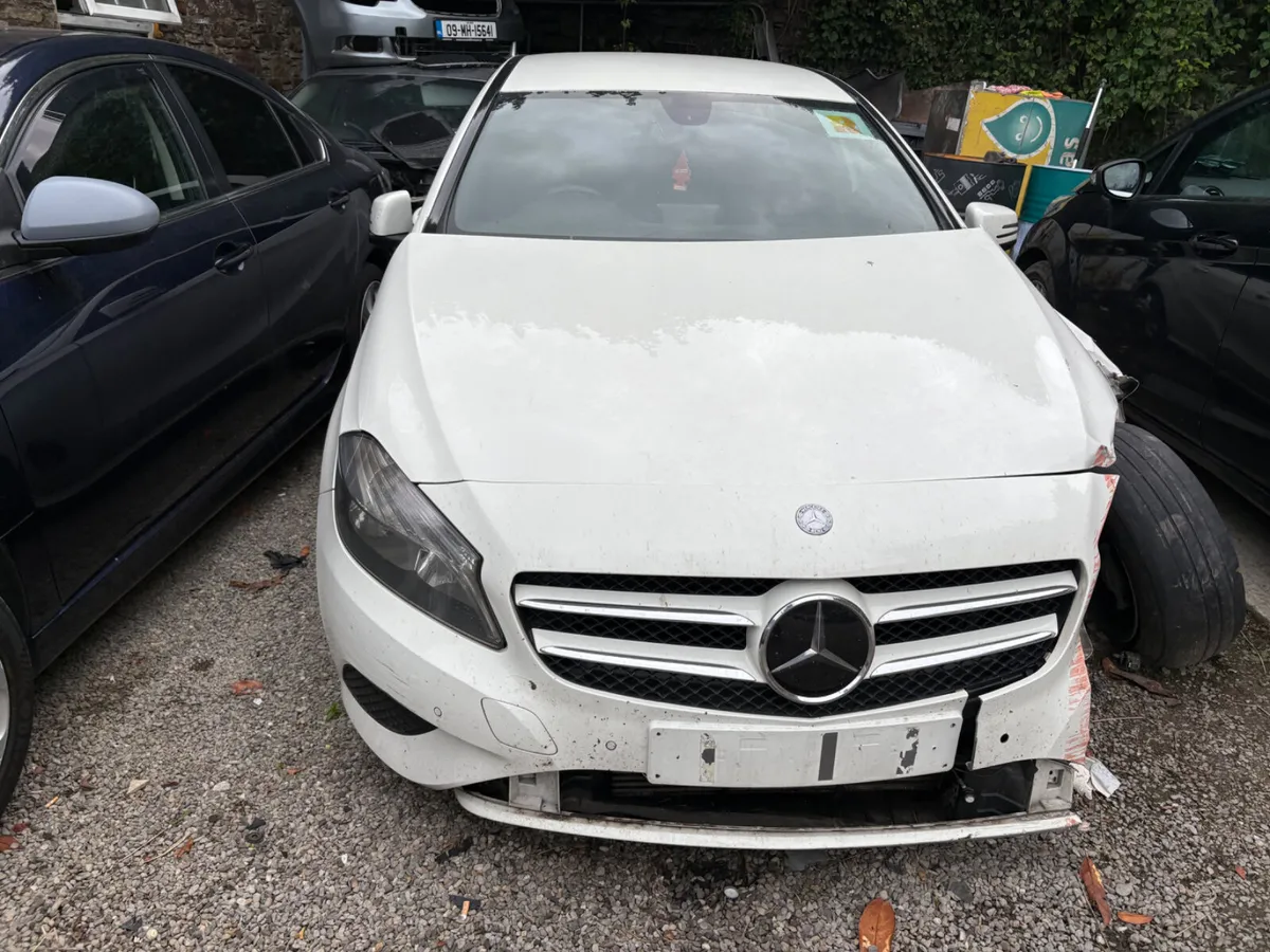 15 MERCEDES A200 SPORT - Image 2