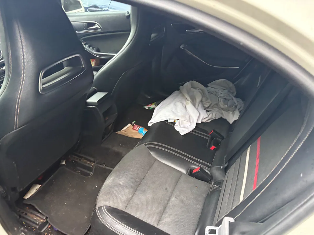 15 MERCEDES A200 SPORT - Image 4
