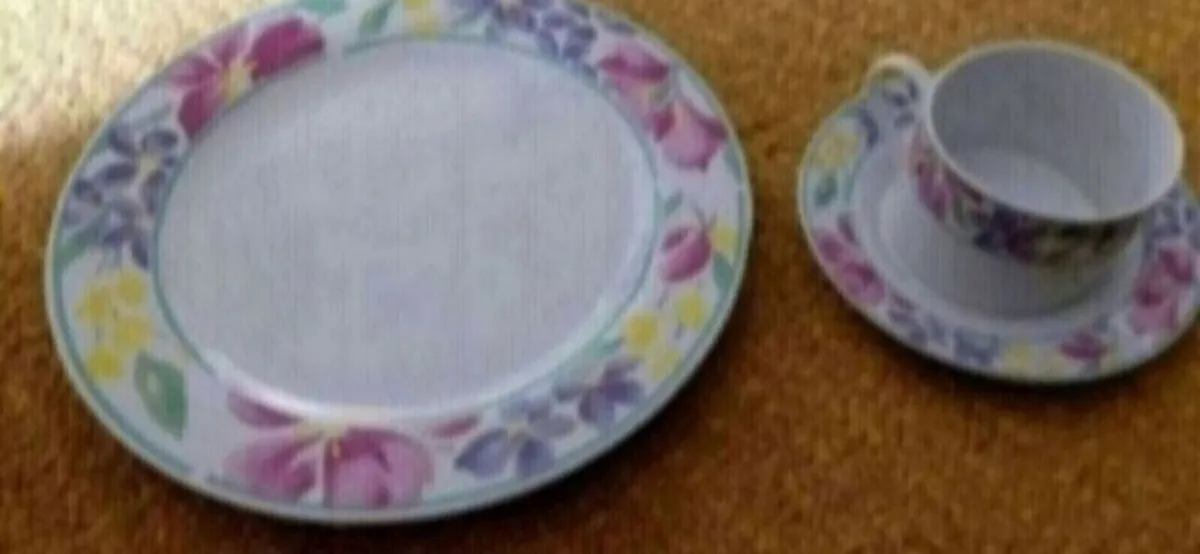 Dinner  X  4  PIECE SET - Image 3