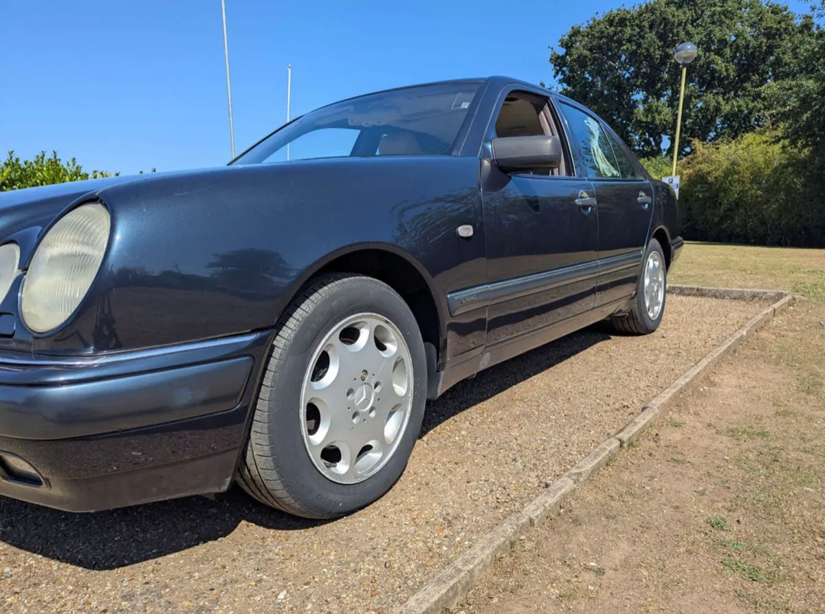 W210 Mercedes E320 86k - Image 2